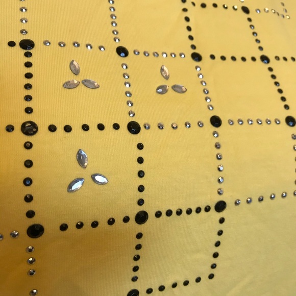 ! 🔥 Host Pick 🔥 Betas Choice Yellow Top - Picture 3 of 5